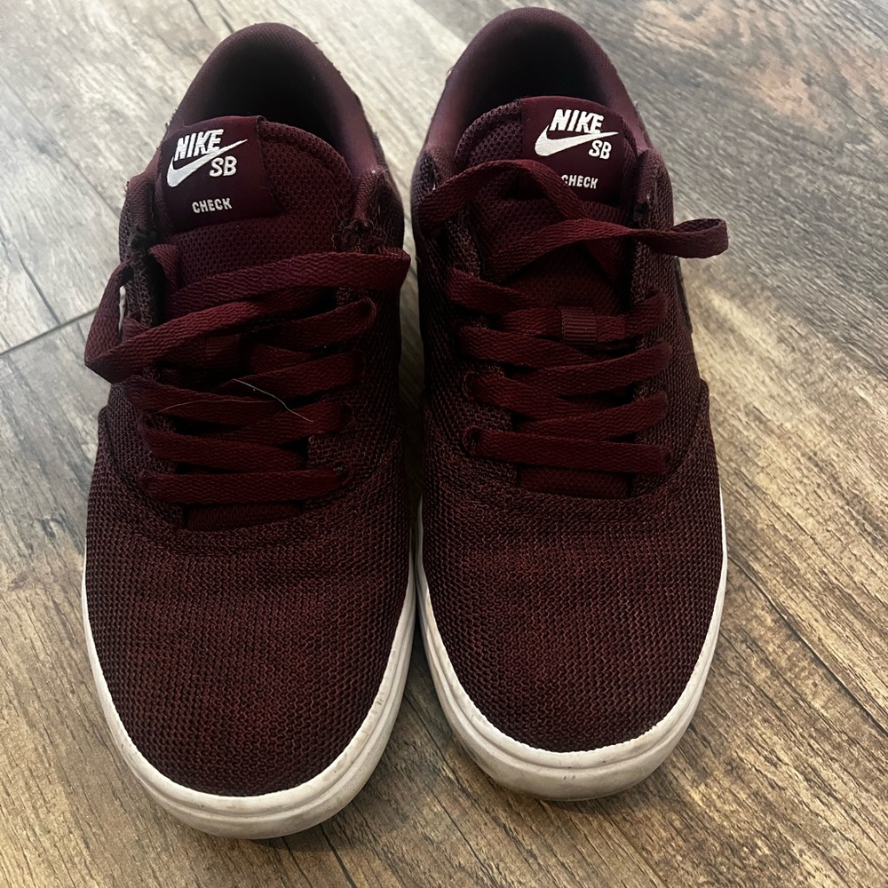 Nikes W8
